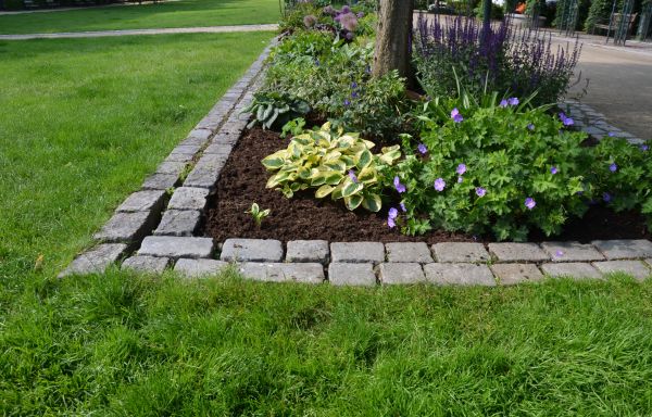 Flower Bed Mulching in Farmington